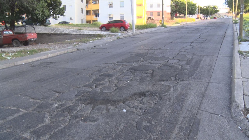 Calles en mal estado en Infonavit Cañadas