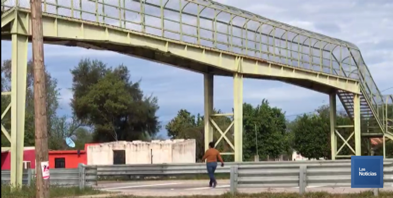 Preocupa a habitantes de Loma de Guamuchil mal estado de puente peatonal