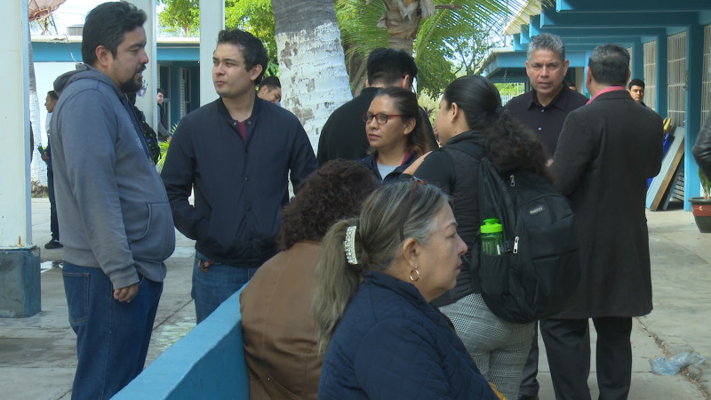 Trabajan bajo protesta docentes del CETMAR