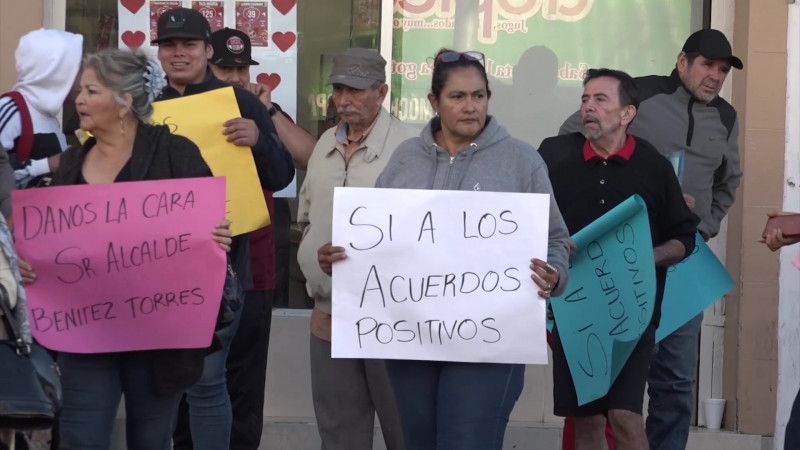 Protestan ambulantes del Pino Suárez ante reubicación