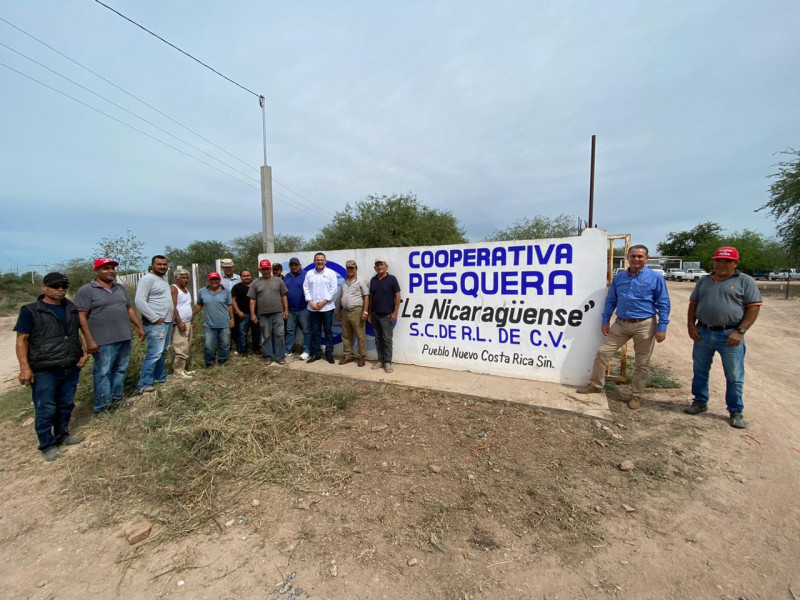 Entregan apoyos a pescadores de Navolato y Culiacán