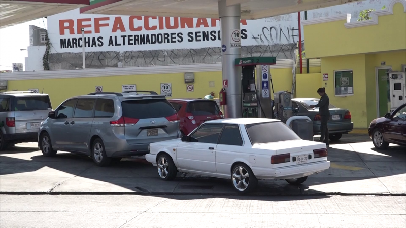Baja el precio internacional del petróleo y en México la gasolina no: Cuén