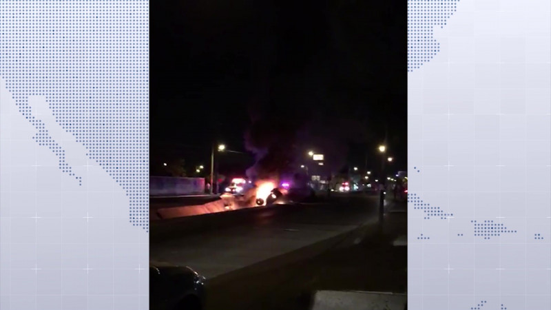Cae a canal pluvial y se incendia camioneta