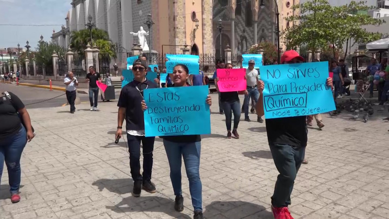 Llevan empleados del Rastro protesta hasta el Palacio Municipal