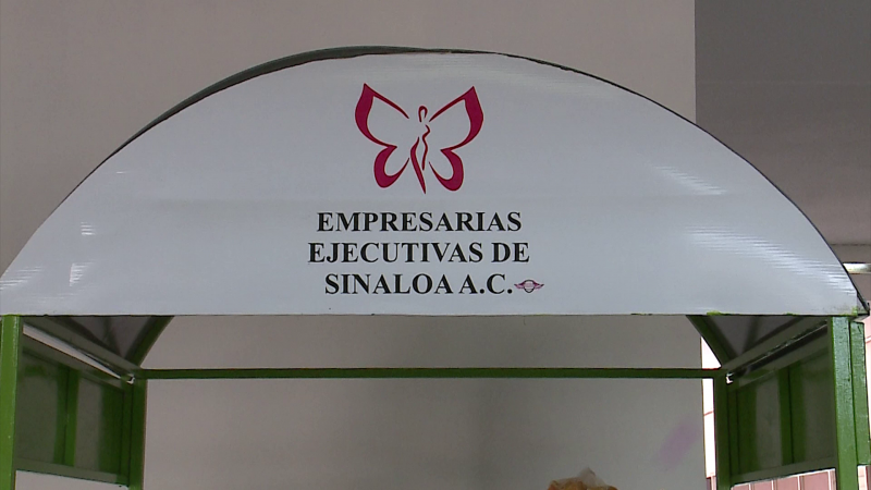 Empresarias elaboran gel antibacterial y cubrebocas artesanales