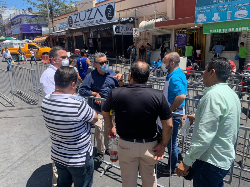 Aplican cerco sanitario en el Mercado de la Juárez