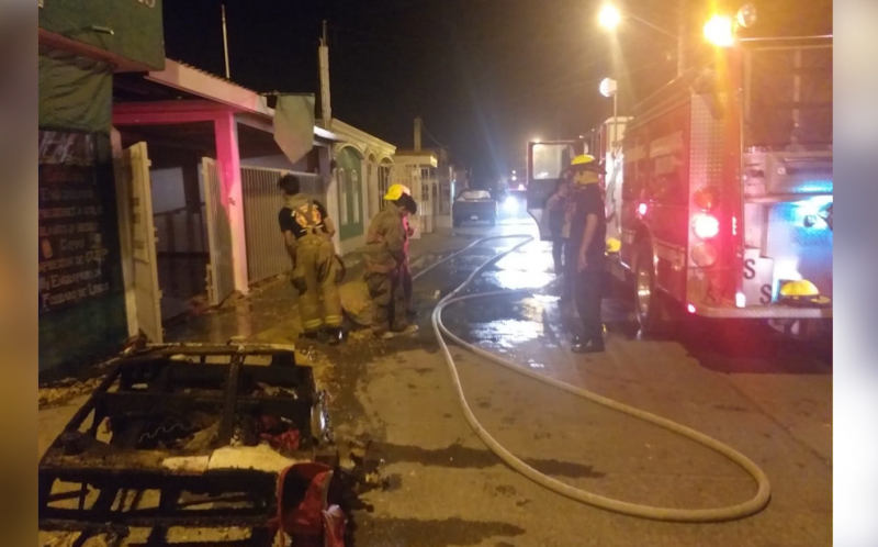 Se registra incendio al interior de vivienda en Fracc. Playa Azul