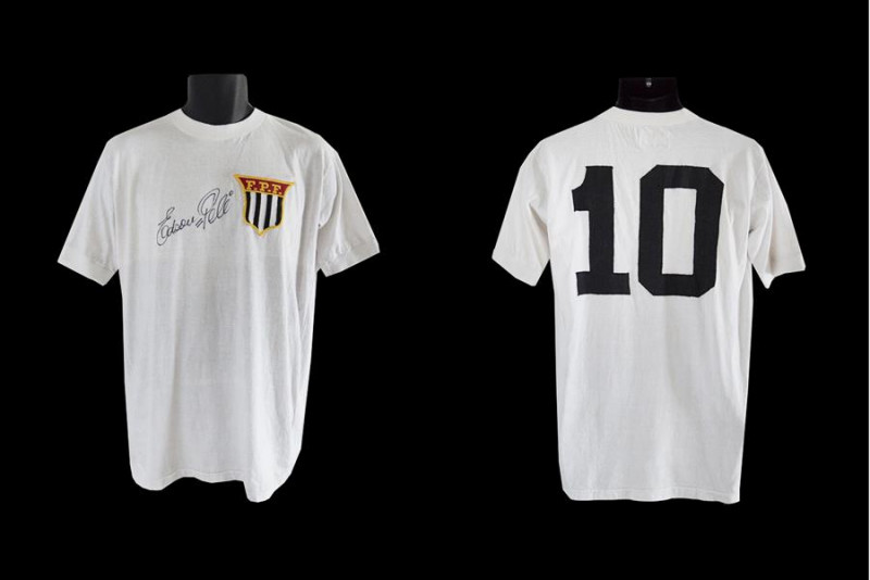 Subastarán en internet 120 camisetas usadas por jugadores como Maradona, "Pelé" y Messi