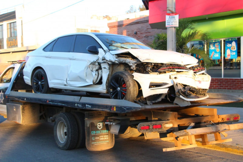 Le chocan el carro y aparte lo golpean sobre la Avenida La Marina