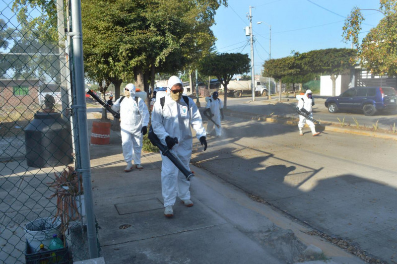 Sanitizan colonias y entregan 2 mil kits de prevención COVID-19