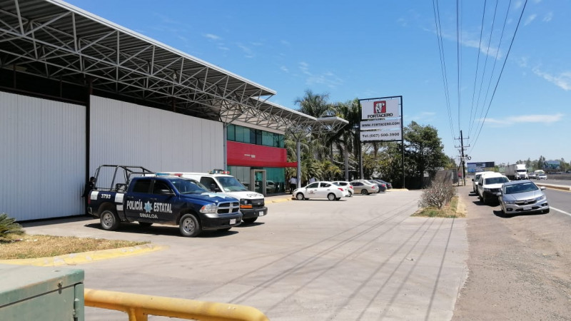 Fallece hombre tras caerle estructura de acero