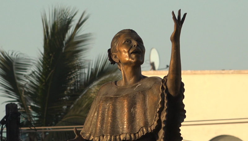 El monumento a Lola la Grande en Mazatlán