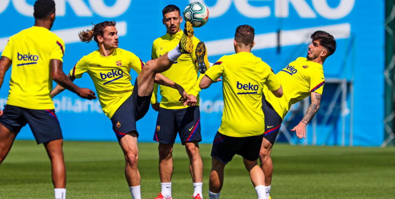 Barcelona realiza entrenamientos grupales