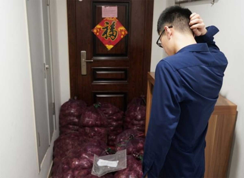 Para "hacerlo llorar", mujer le envía una tonelada de cebollas a su ex novio después de que terminara con ella