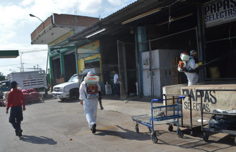 Brigada Sanitaria Municipal llega al mercado de abastos