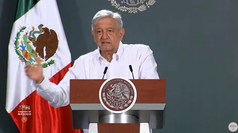 López Obrador llama a mexicanos a quedarse en casa pese a "nueva normalidad"