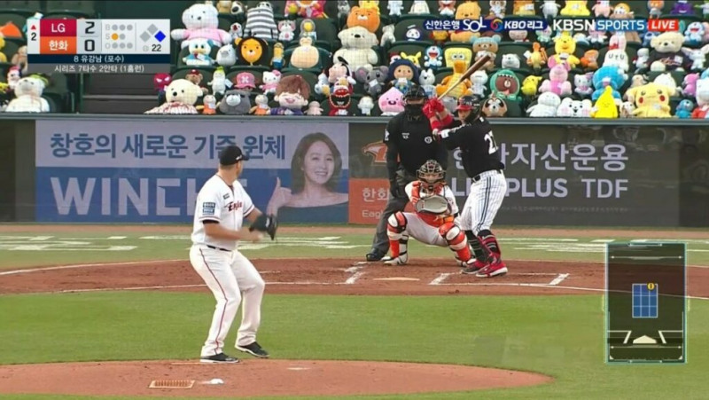 Con peluches llenan las gradas de juego de béisbol en Corea del Sur