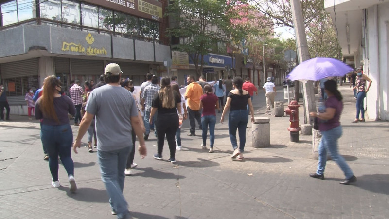 Marchan locatarios y comerciantes para insistir en la apertura del centro de Culiacán