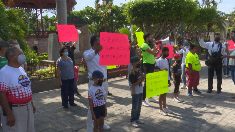 Protestan Deportistas y Promotores afuera de Palacio Municipal