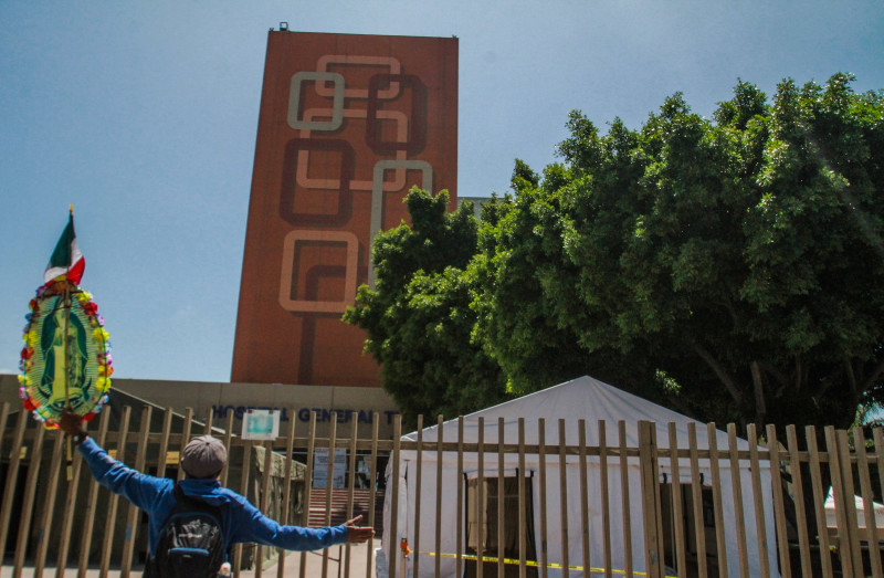 Don Salvador lleva la palabra de Dios a hospitales de Tijuana
