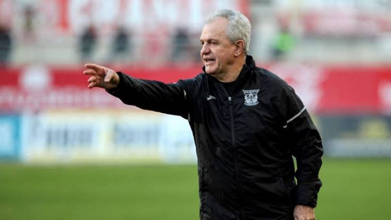 Javier Aguirre se va expulsado frente a Barcelona