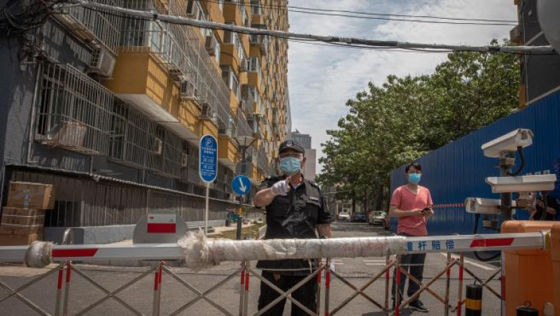 Nuevamente China cierra escuelas y advierte que nuevo brote de coronavirus es más contagioso