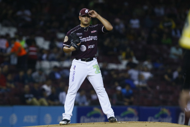 Manny Bañuelos al beisbol de Taiwan