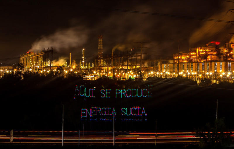 Greenpeace muestra en termoeléctrica de México contaminación del combustóleo