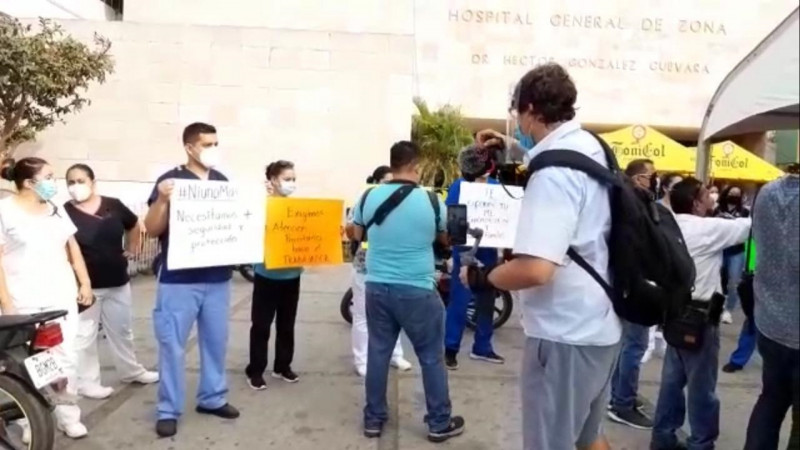 Trabajadores del IMSS en Mazatlán exigen respeto a sus derechos laborales