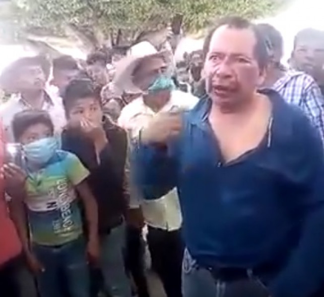 Pobladores de Chiapas golpean a fumigador por miedo a que les esparza el Covid-19