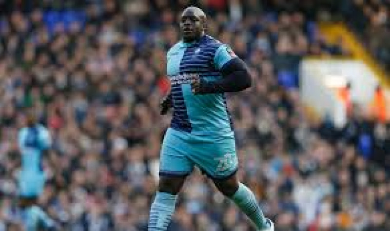 Futbolista de 102 kilos logró el ascenso en Inglaterra