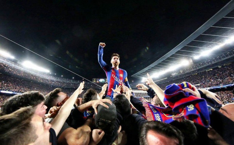 Barcelona rescinde del mexicano que tomó esta emblemática foto de Messi