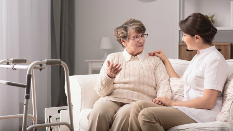 Extremar cuidados con adultos mayores para evitar el COVID