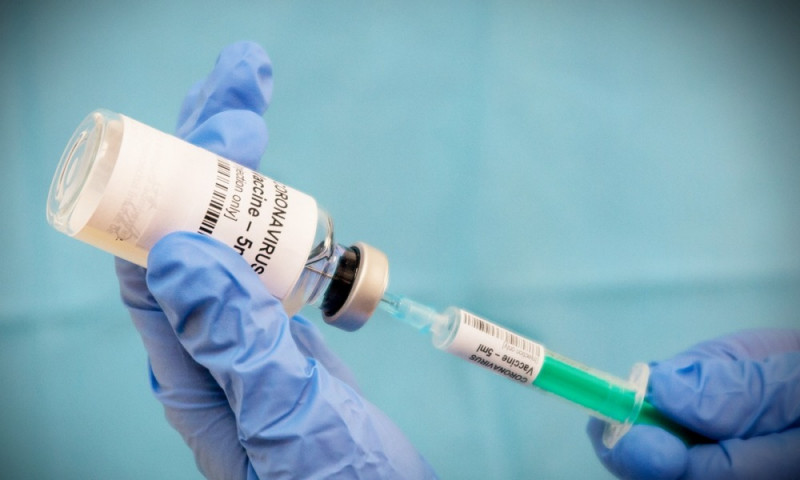 Vacuna rusa será aprobada en una semana y generó inmunidad en todos sus sujetos de prueba