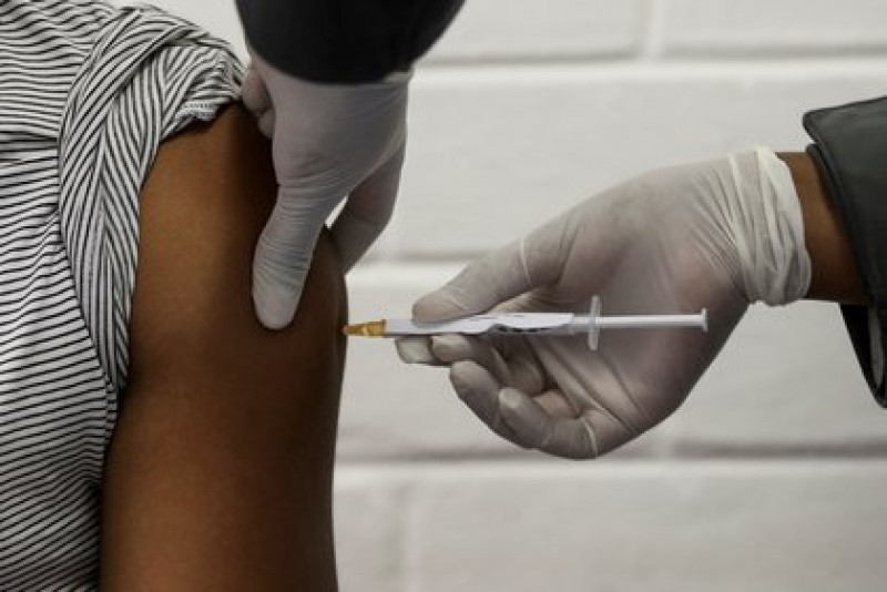 Gobernador anuncia fideicomiso para adquisición de vacunas de COVID-19