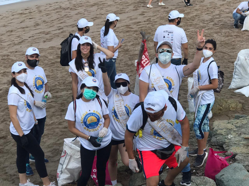 Limpian playas de Mazatlán y protegen el medio ambiente