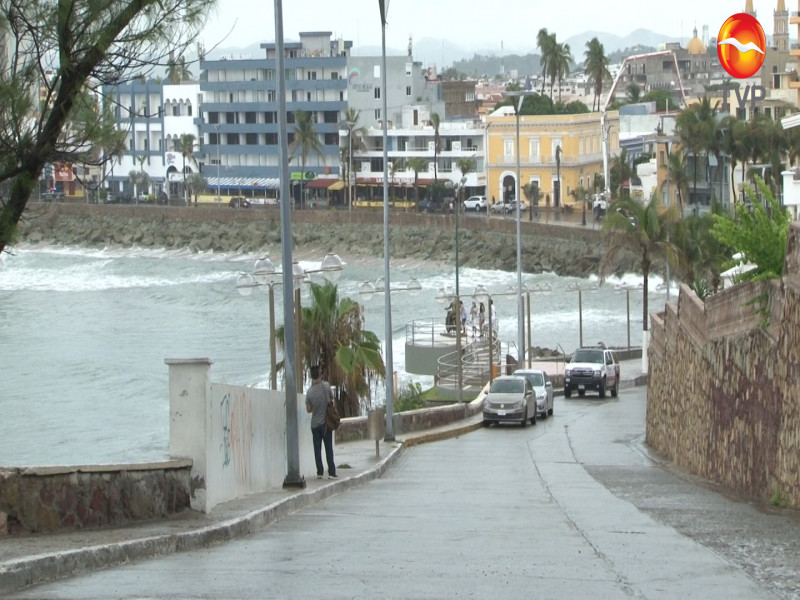 Canal de baja presión provoca lluvias en Mazatlán