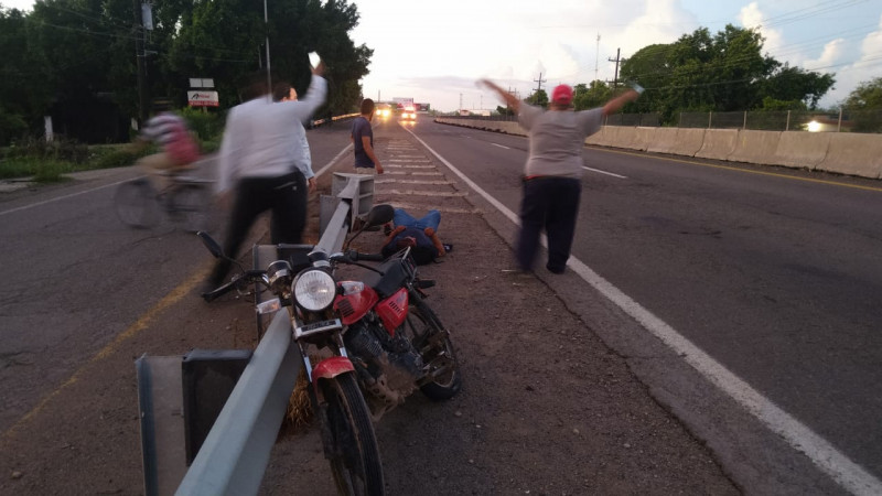 Accidente de motocicleta deja lesionado en carretera Culiacán-Eldorado