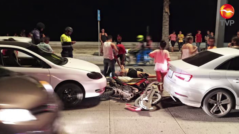 Mujer resulta lesionada en accidente