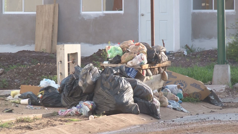 Denuncian que no pasa el camión recolector de la basura en Costa del Sol