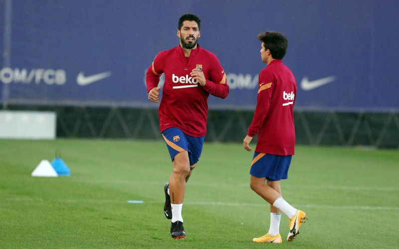 Luis Suárez sigue entrenando en Barcelona