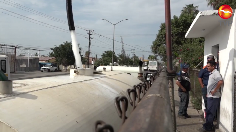 Persiste carga de pipas de agua de dudosa procedencia en Mazatlán