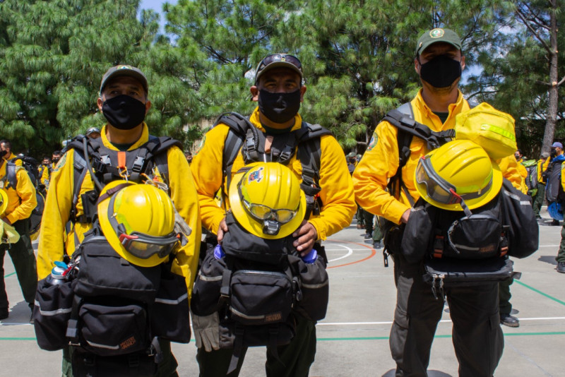 CONAFOR envía personal a California para ayudar en incendios forestales