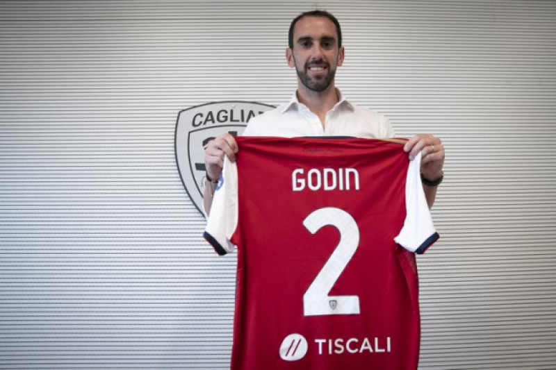 Diego Godín, el futbolista uruguayo número 23 en la historia del Cagliari