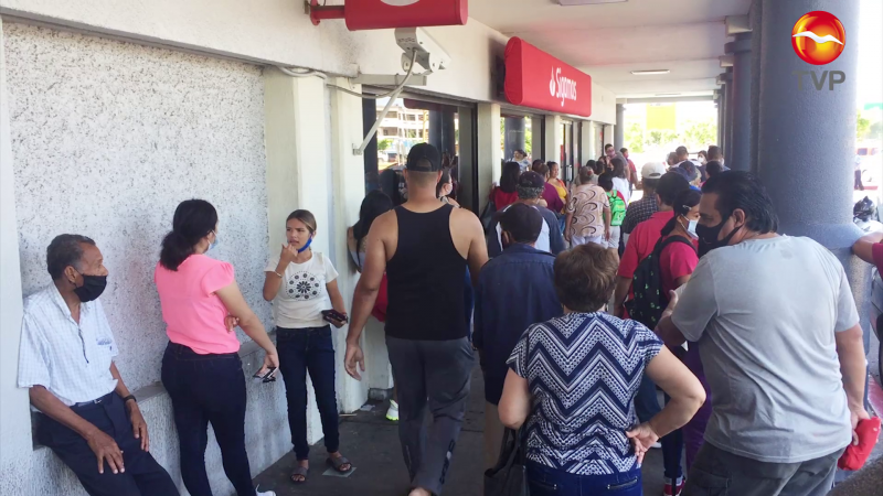 Crecen aún más las filas en bancos de Mazatlán