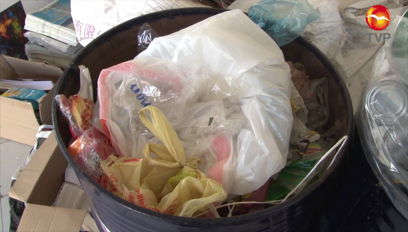 Sin facultad Ayuntamiento para sancionar por distribución de plásticos