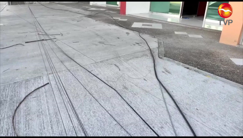Reportan cables tirados afuera de oficinas de la Avenida Rafael Buelna