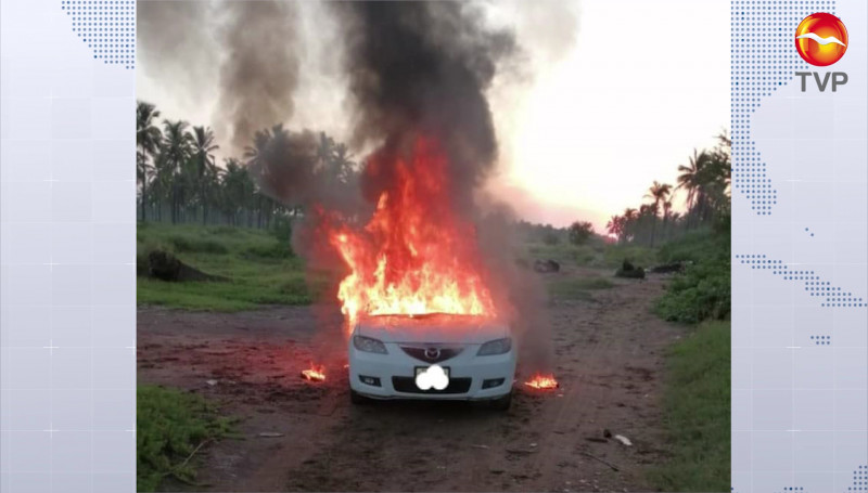 Localizan automóvil incendiándose cerca de la Isla de la Piedra
