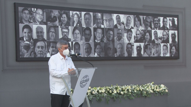 Rinden homenaje a los héroes de capa blanca, en el día del médico