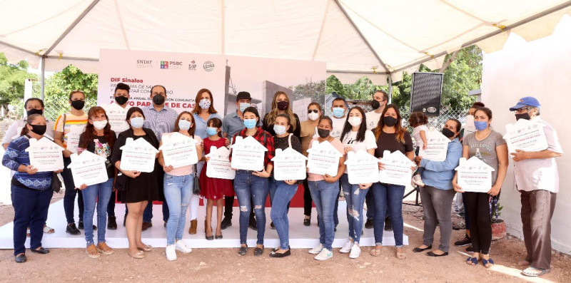 Entrega el DIF Sinaloa pie de casas